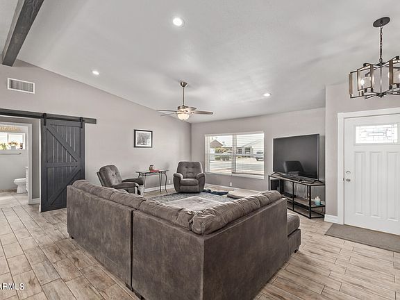 5th image of 908 W Bell De Mar Dr