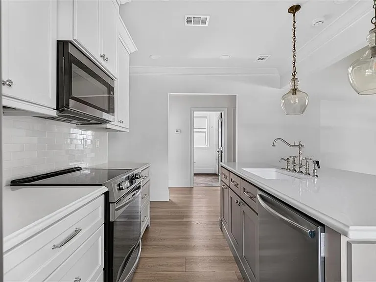 1225 E Amelia St — Photo 16