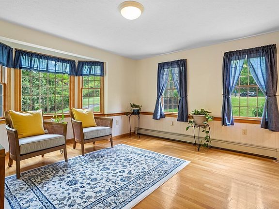 5th image of 27 Hatch Mill Cir