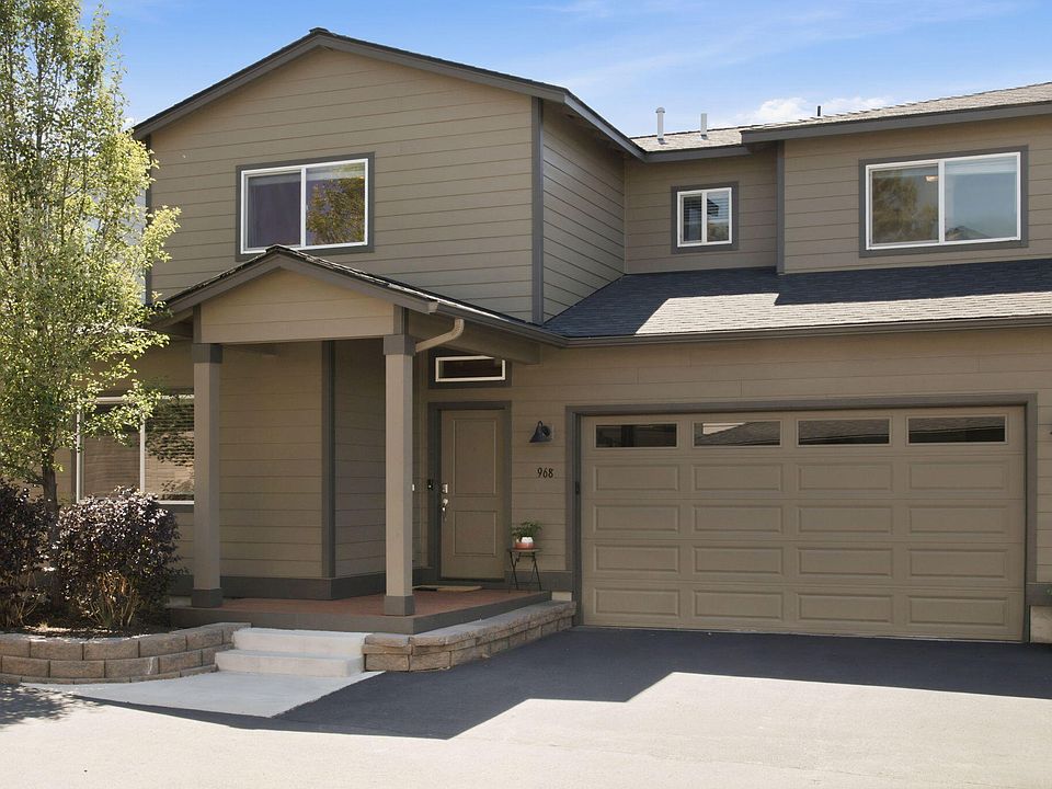 1st image of 968 NE Paula Dr