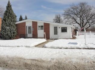 1575 Woodbourne St, Westland, MI 48186
