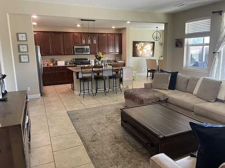 10510 Rollins Dr — Photo 2