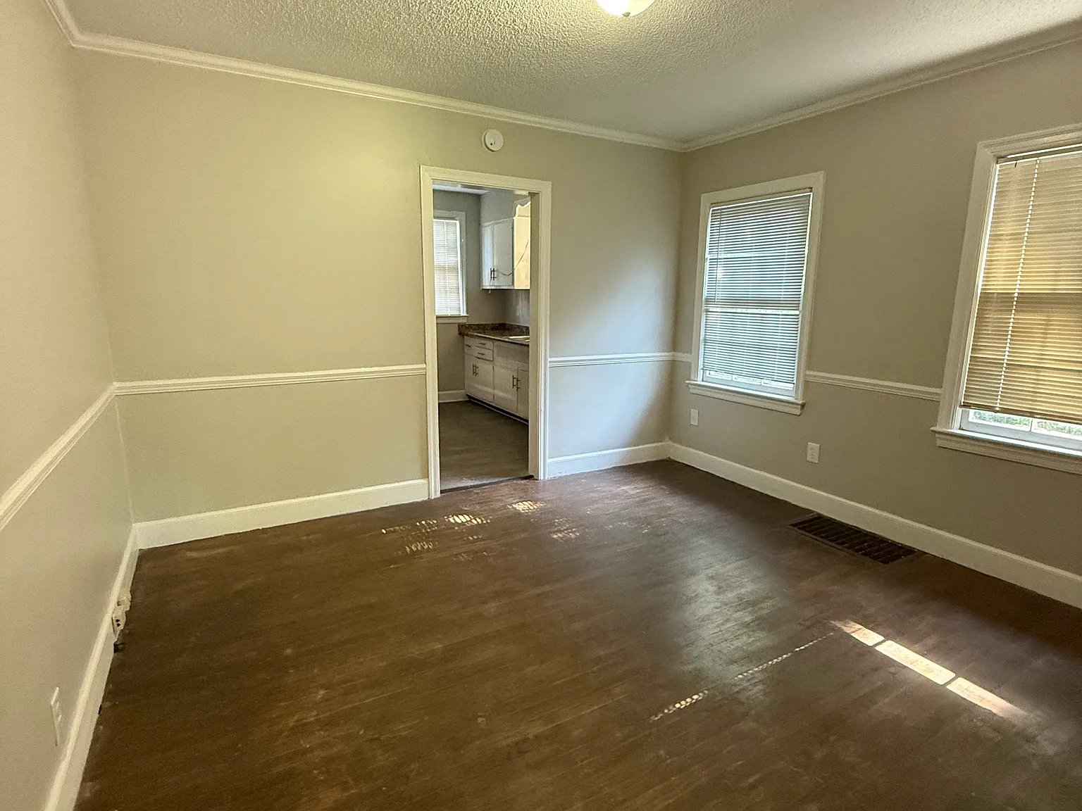 2 bed, 1100 sqft, $900 — Photo 3