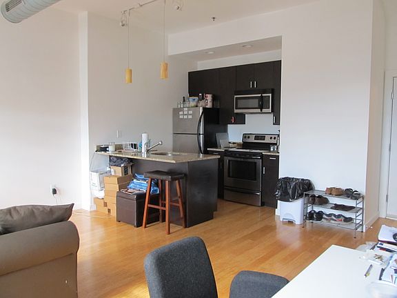 5th image of 881 Lafayette Blvd Unit 1D