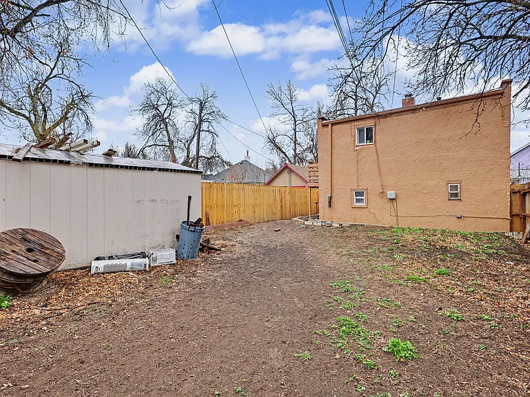 610 E Monument St — Photo 24