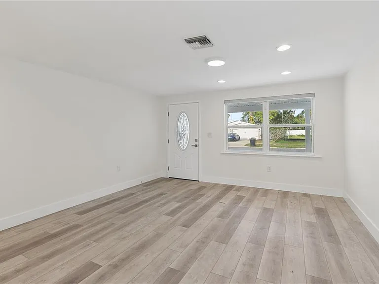 5400 Denver St NE — Photo 12