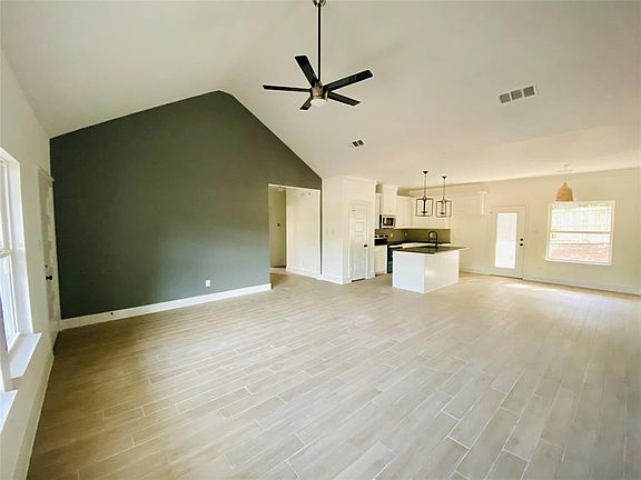5th image of 2606 Mercedes St