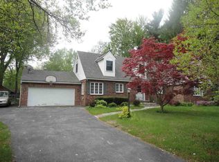 822 Karenwald Ln, Schenectady, NY 12309