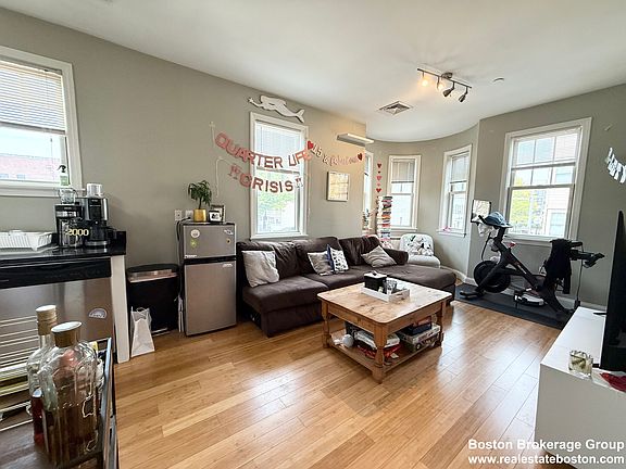 3rd image of 195 W 3rd St APT 4