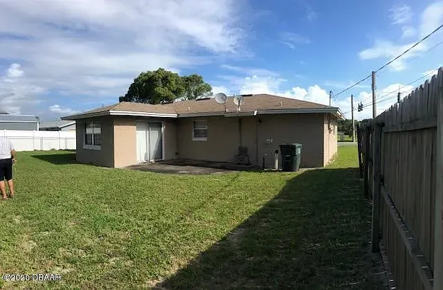 3 bed, 2038 sqft, $2,100 — Photo 2