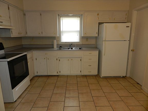 4th image of 5711 Manchester Ave