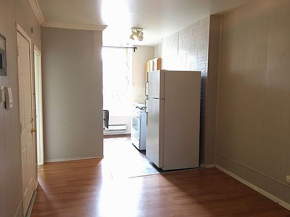3rd image of 572A Myrtle Ave #1
