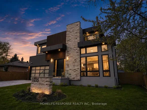1235 Whittington Rd, Mississauga, ON L5J 3J8