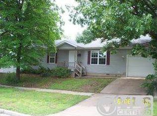 903 Walnut St, Carthage, MO 64836