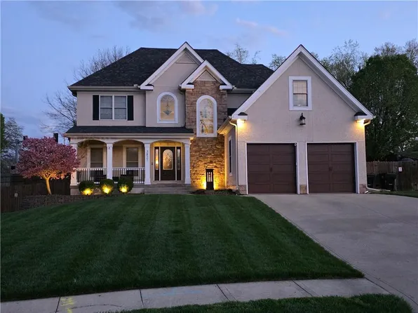 3821 S Milton Dr, Independence, MO 64055