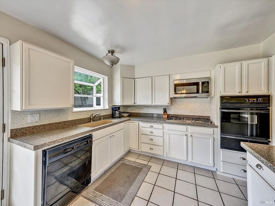1st image of 605 Sunset Parkway