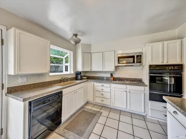 605 Sunset Parkway, Novato, CA 94947