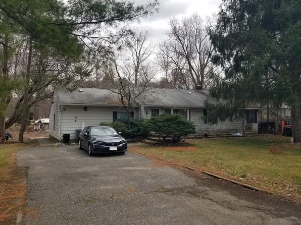 19 Harrison Ave, Hauppauge, NY 11788