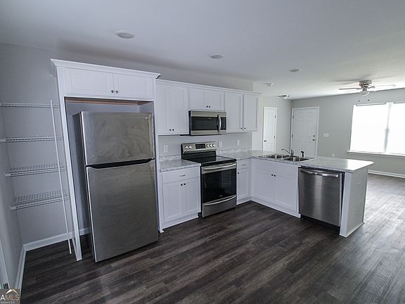 5th image of 124 Callaway Cres
