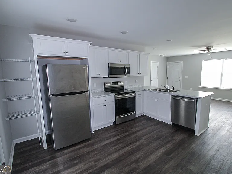 124 Callaway Cres — Photo 5