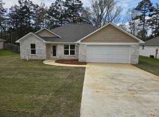 1025 N Sherman Dr, Blue Springs, MS 38828