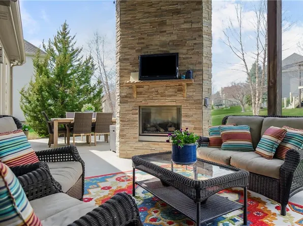 6110 NW 103rd St, Kansas City, MO 64154