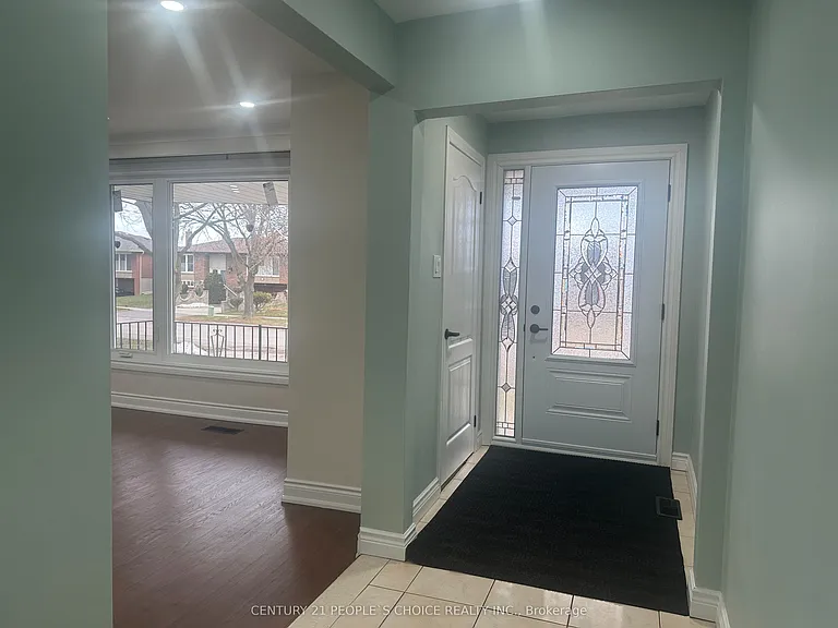 7490 Middleshire Dr — Photo 6