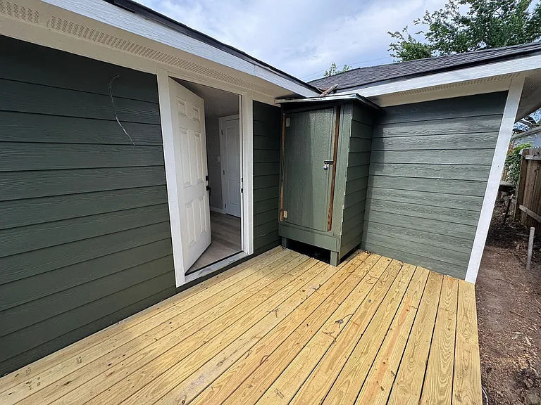 3919 Elysian St #4 — Photo 14