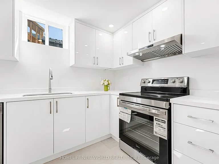 80 Weslock Cres — Photo 10