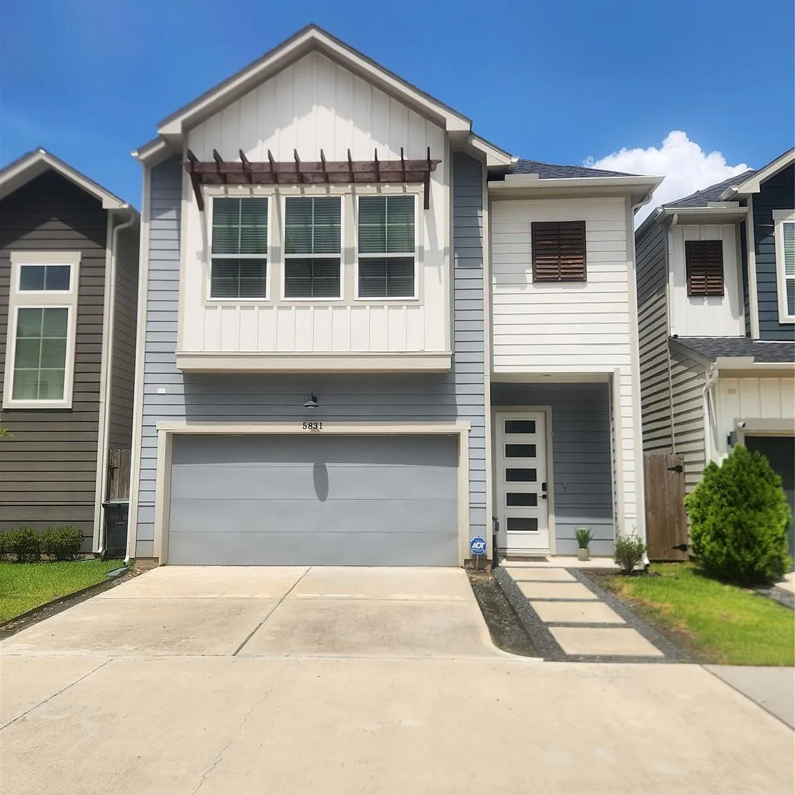3 bed, 2.5 bath, 1523 sqft, $2,300 — Photo 1