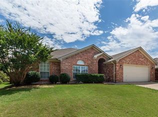 8 Rochelle Ct, Mansfield, TX 76063