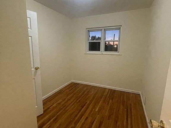5th image of 246 Soundview Ave #2