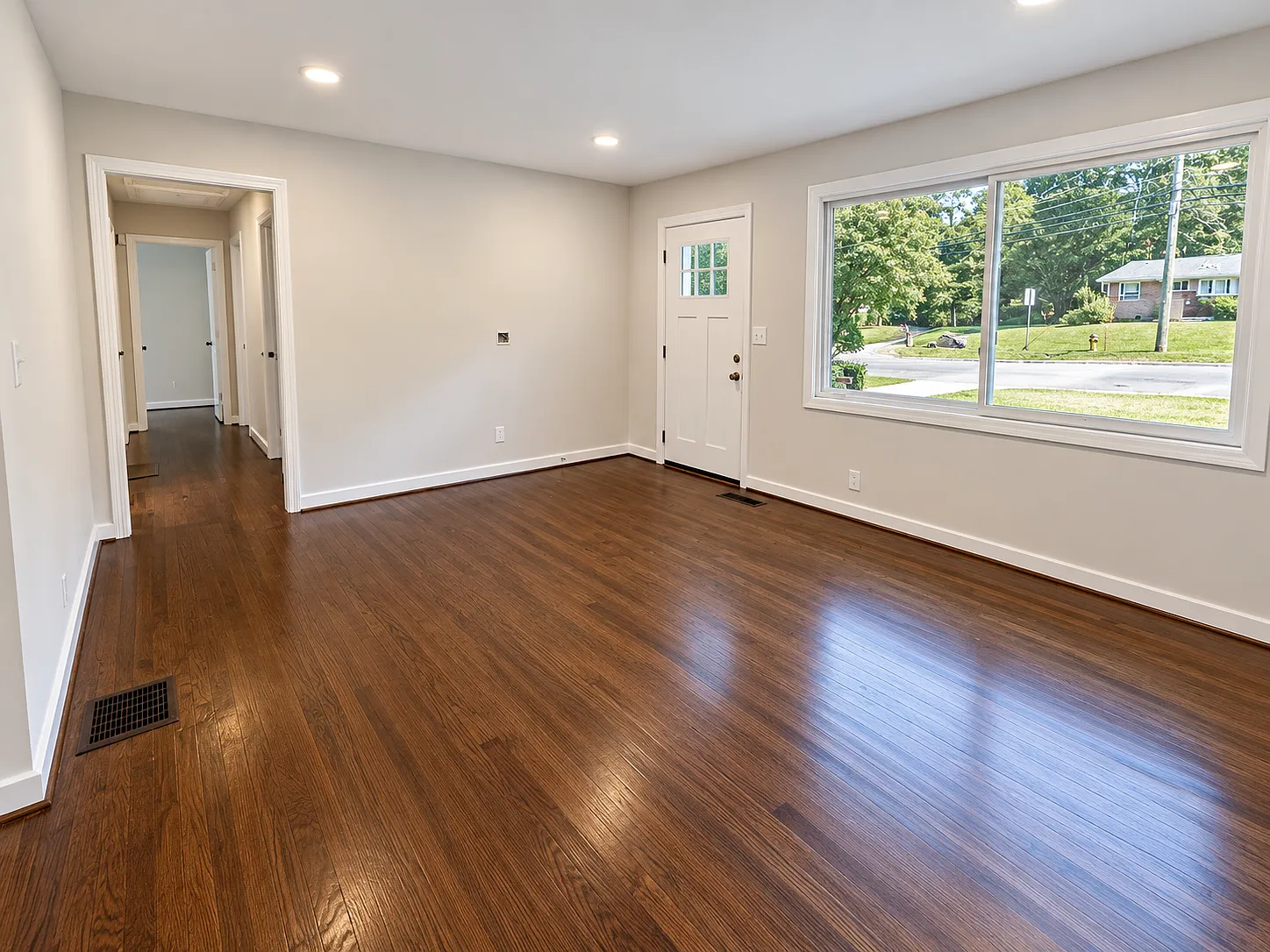3 bed, 1317 sqft, $2,400 — Photo 2