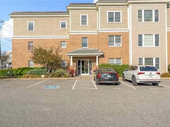 600 N Broadway St Unit 2E, East Providence, RI 02914