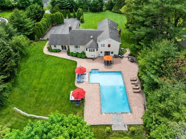 1 Ridge Drive, Old Westbury, NY 11568