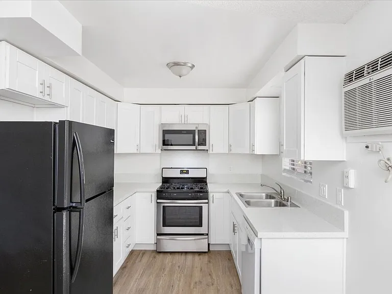 1309 S Juniper St — Photo 2