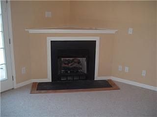 Cozy Fireplace/Gas Logs