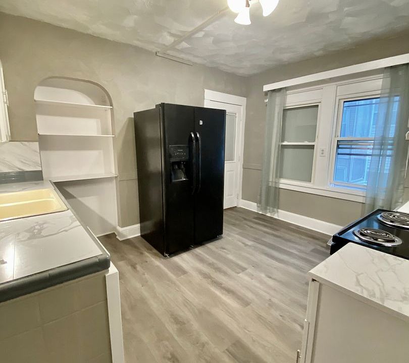 1st image of 14 Ledyard St