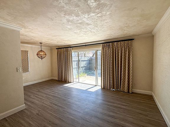 3rd image of 4724 Belleview Ave APT 2