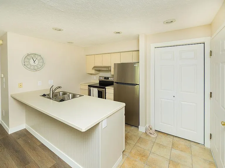 1346 S College Mall Rd — Photo 2