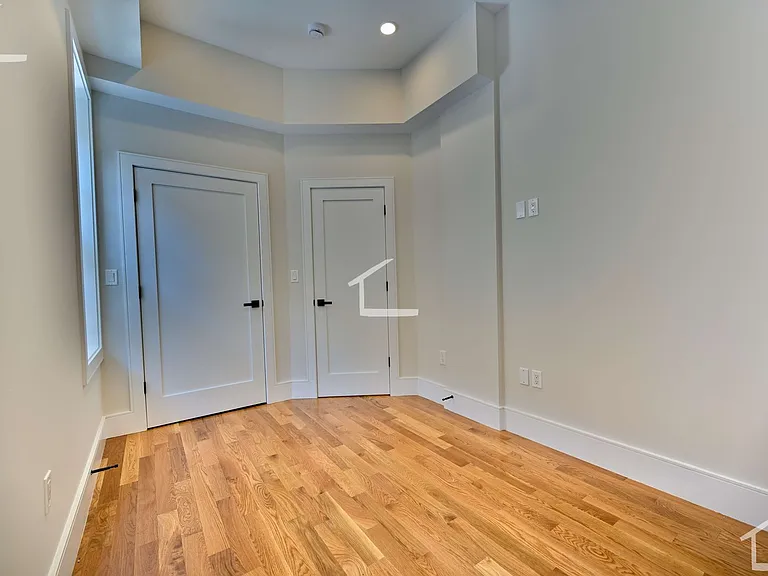 18 Winchester St #8A — Photo 11