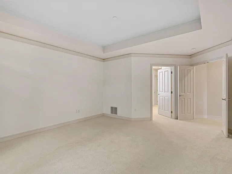 221 5th Ave S #105 — Photo 25