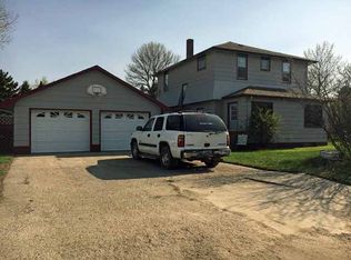 206 Jeffrey St NE, Devils Lake, ND 58301