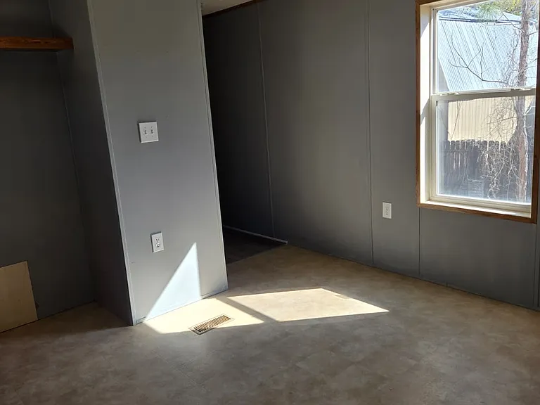 300 E Maxanna Blvd — Photo 3