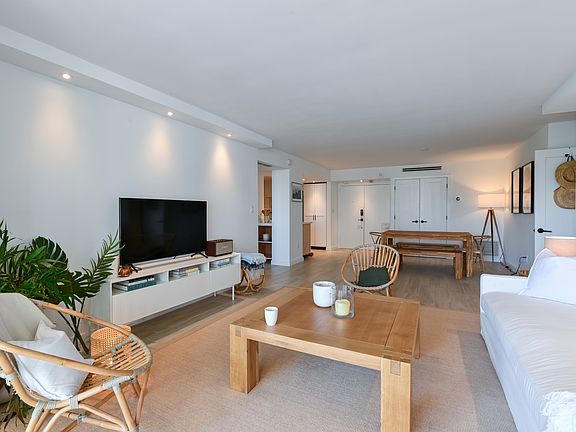 4th image of 1420 Brickell Bay Dr #404