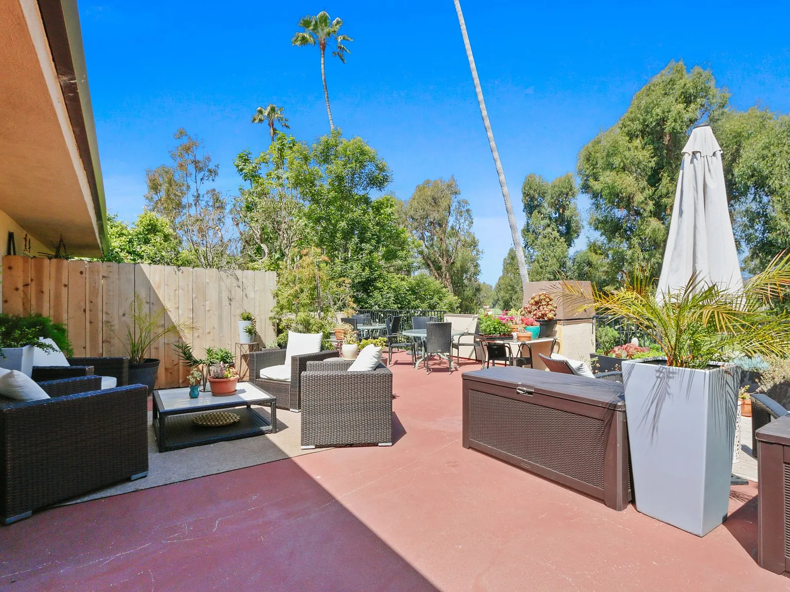 12246 Montana Ave. Across from Brentwood Golf Course! — Photo 2