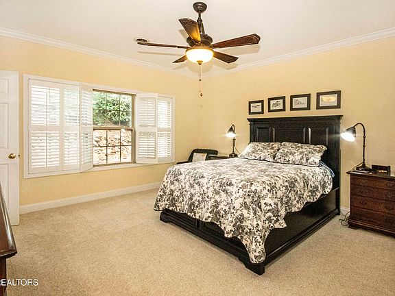 5th image of 231 Fordham Way