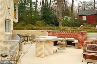Patio w/BBQ Grill