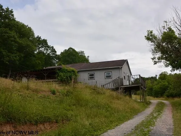 2290 Sunnyside Rd, West Union, WV 26456