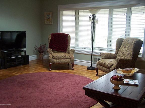 3rd image of 1071 Lucy Ln